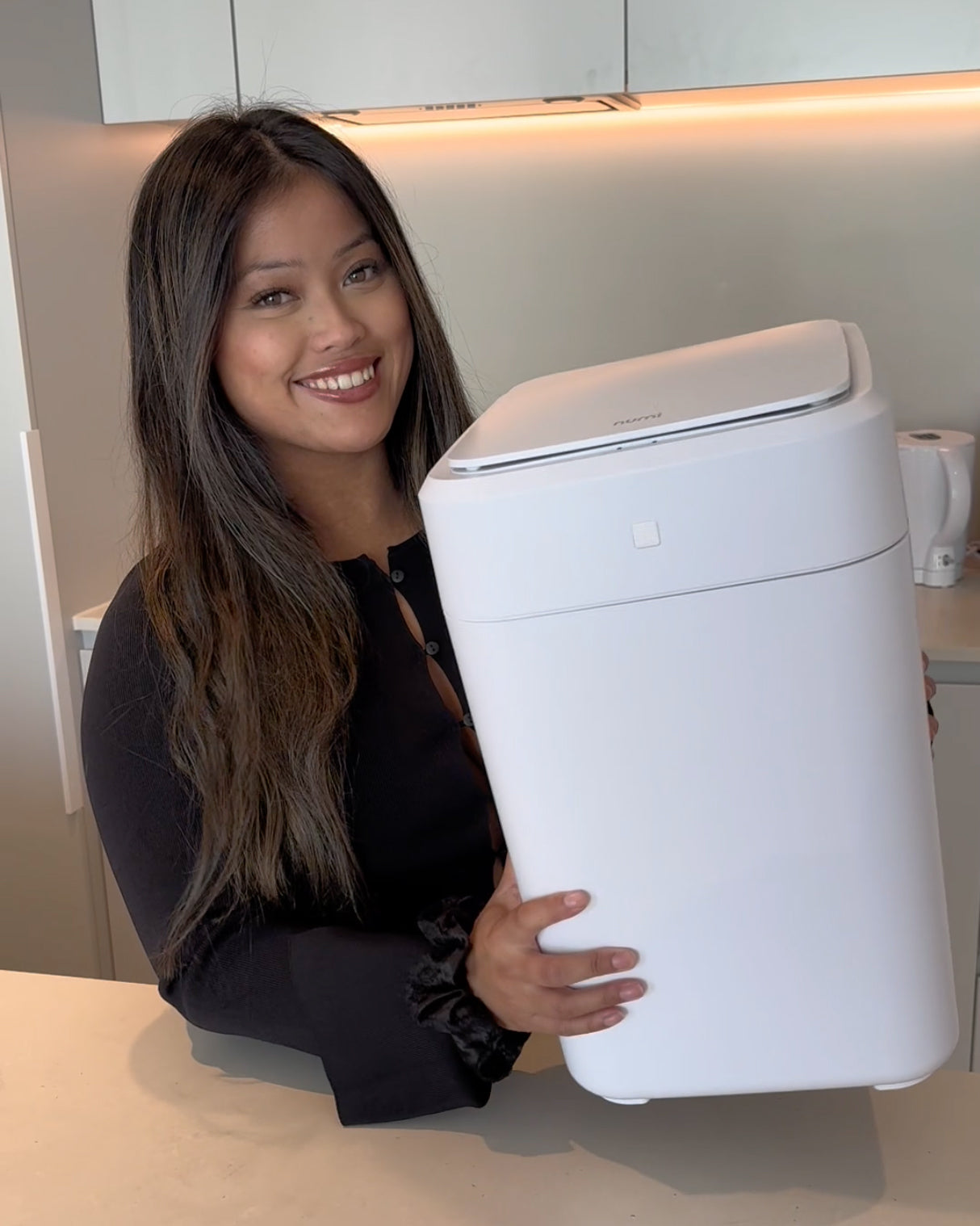 The Self-Sealing and Self-Changing Smart Bin | Numi