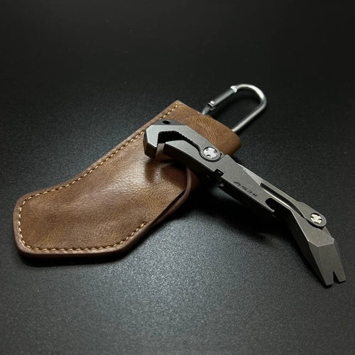  A slim pocket pry bar from Pichi Design (because you shouldn’t abuse your knife tip).slim pocket pry bar